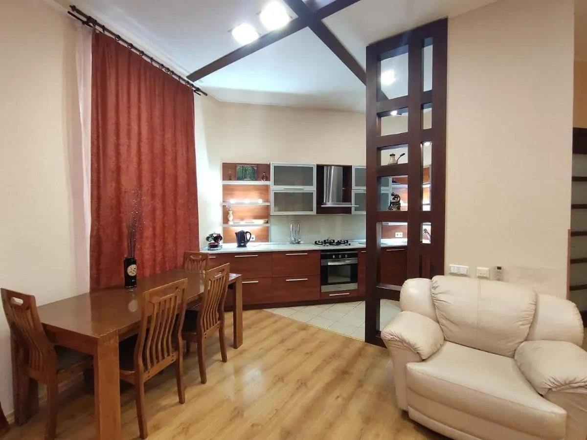 Two-Bedroom Apartment In The Heart Of קייב