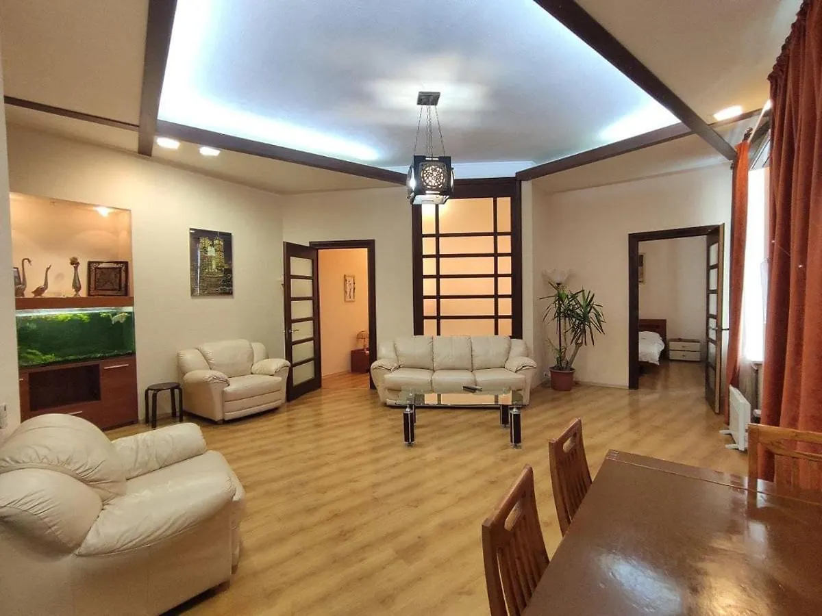 Two-Bedroom Apartment In The Heart Of 키예프