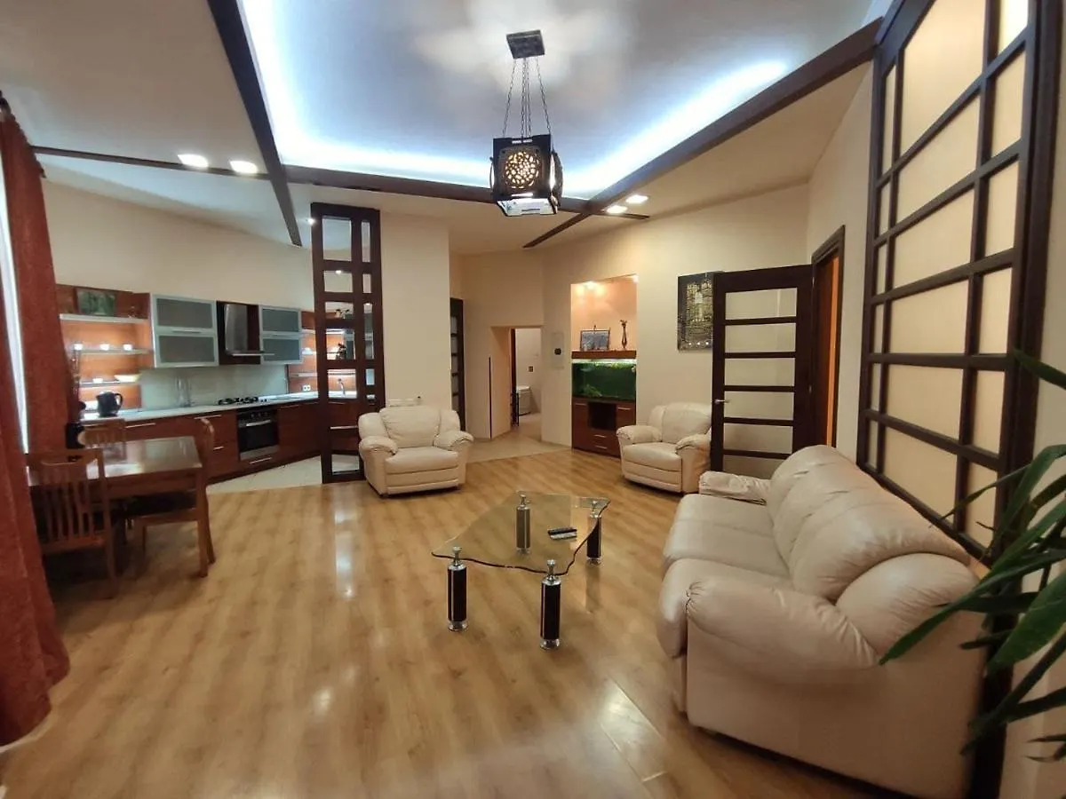 Two-Bedroom Apartment In The Heart Of 키예프 0*,