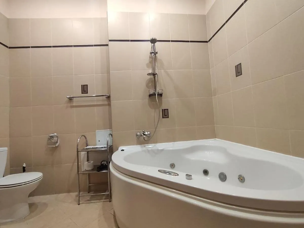 Two-Bedroom Apartment In The Heart Of 키예프 우크라이나