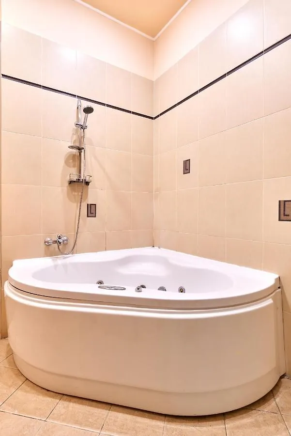 Two-Bedroom Apartment In The Heart Of 키예프 0*,